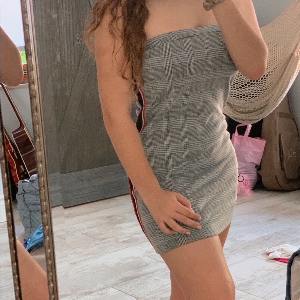 STRAPLESS DRESS